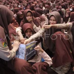 Aksi Solidaritas Siswa SD 2 Adiwarno untuk Korban Gempa NTT