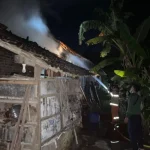 Kebakaran Menghancurkan Rumah dan 2 Gudang di Kalibanteng Kulon, Kerugian Capai Rp100 Juta