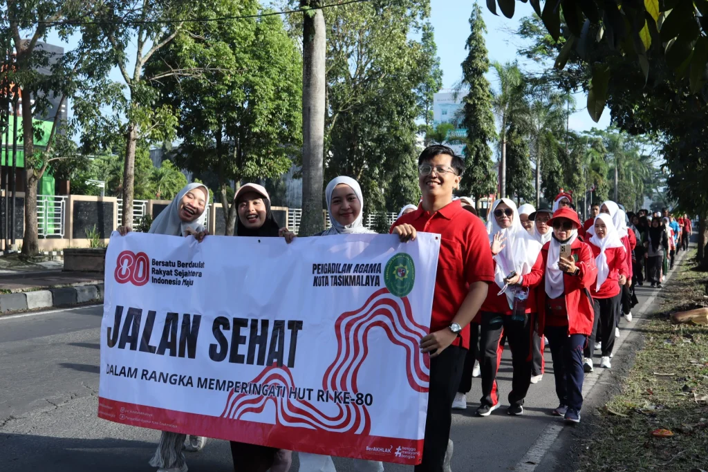 Meriah dan Penuh Semangat: Jalan Sehat HUT RI di Desa Kaliputu Kudus Dapat Doorprize Menarik