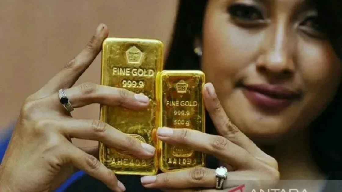 Harga Emas Antam Rabu Pagi Terperosok Rp17.000, Buyback Ikut Melemah