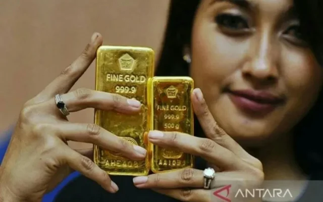 Harga Emas Antam Rabu Pagi Terperosok Rp17.000, Buyback Ikut Melemah