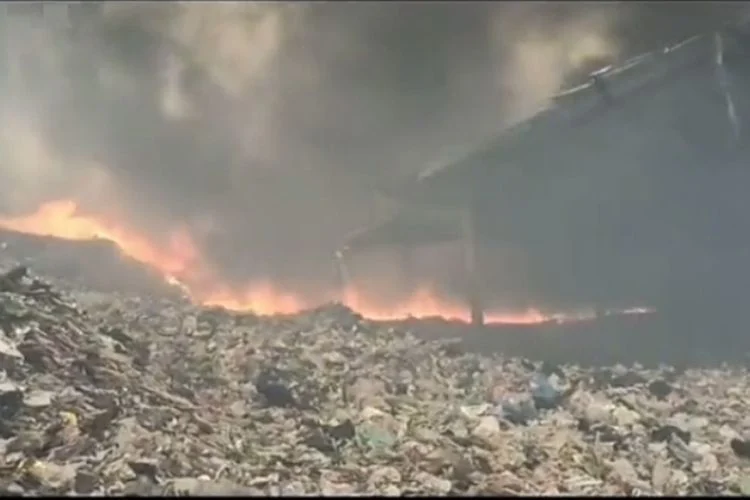 Pakar Sebut Kabut Asap dari TPA Jatibarang Akibat Pengelolaan Sampah Asal-asalan, Warga Diminta Ubah Pola Buang Sampah