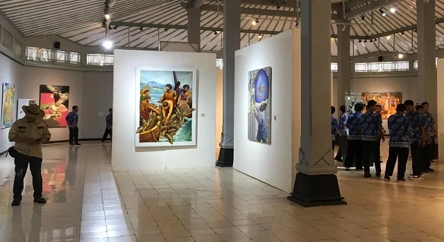 Tenun Imagi: Lintas Generasi Alumni ISI Surakarta Pameran di TBJT Solo