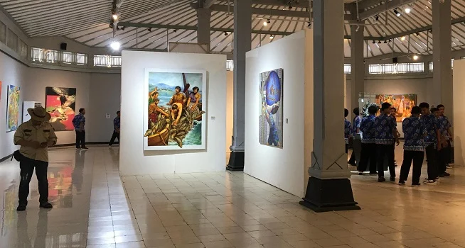 Tenun Imagi: Lintas Generasi Alumni ISI Surakarta Pameran di TBJT Solo
