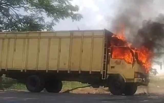 Tragedi Sopir Truk Dibakar Bos di Karangasem: Isak Tangis Iringi Pemandian Jenazah hingga Tuntutan Hukuman Berat