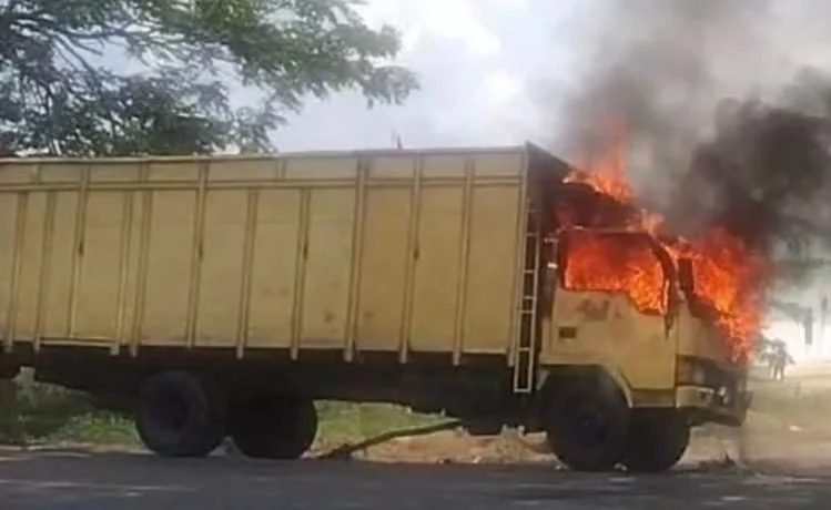 Tragedi Sopir Truk Dibakar Bos di Karangasem: Isak Tangis Iringi Pemandian Jenazah hingga Tuntutan Hukuman Berat